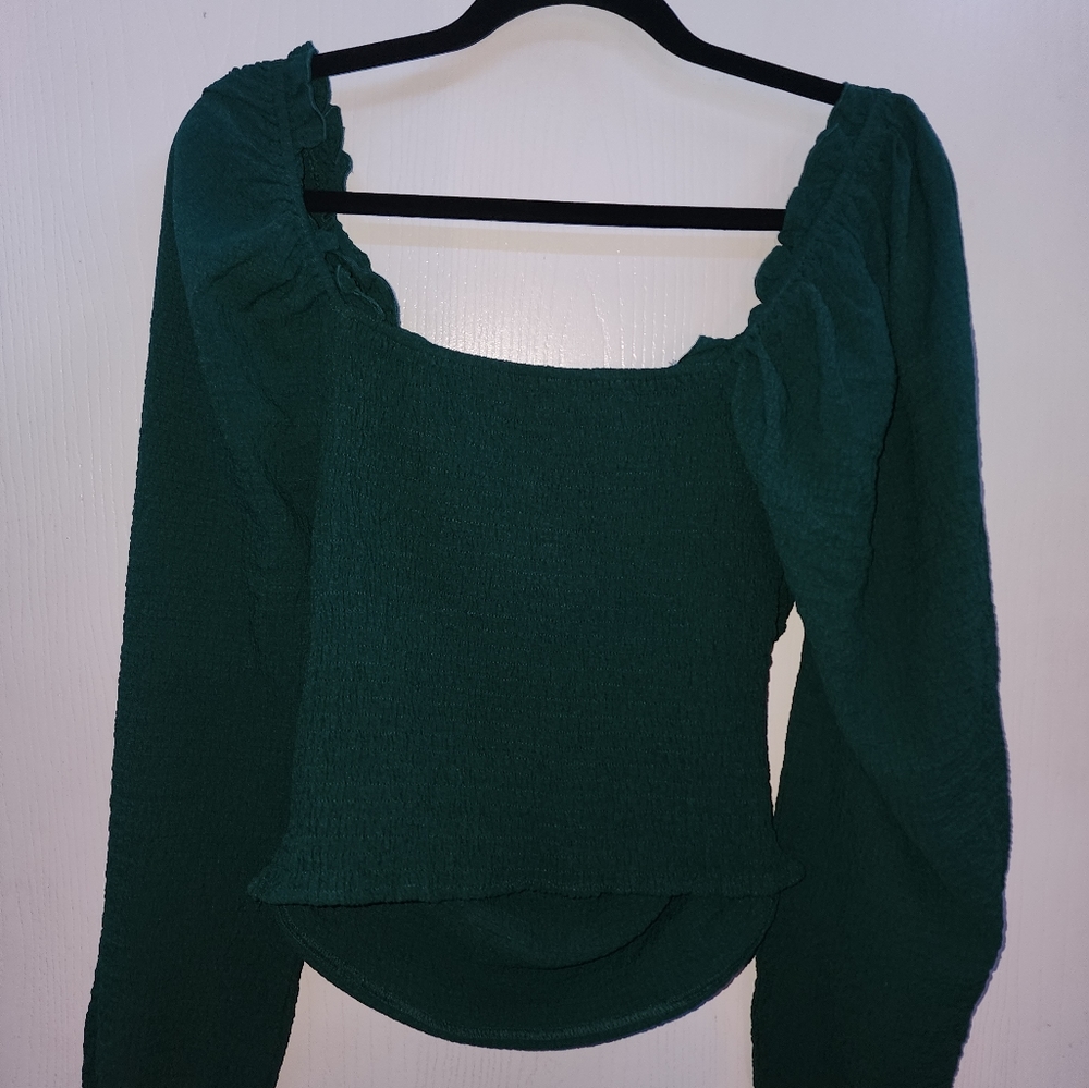 Puffy sleeved top